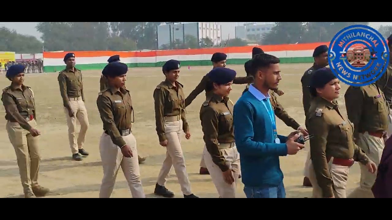 *77 वा गणतंत्र दिवस के अवसर पर आयुक्त ने किया झंडोत्तोलन*