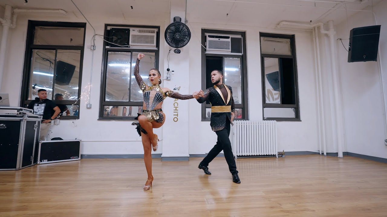 Angel & Stephany - Un Verano en Nueva York
