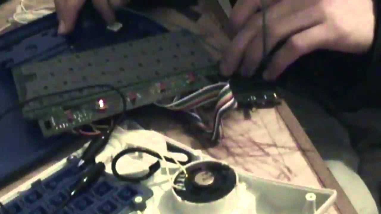 Circuit bending: tutorial, teardown and jam