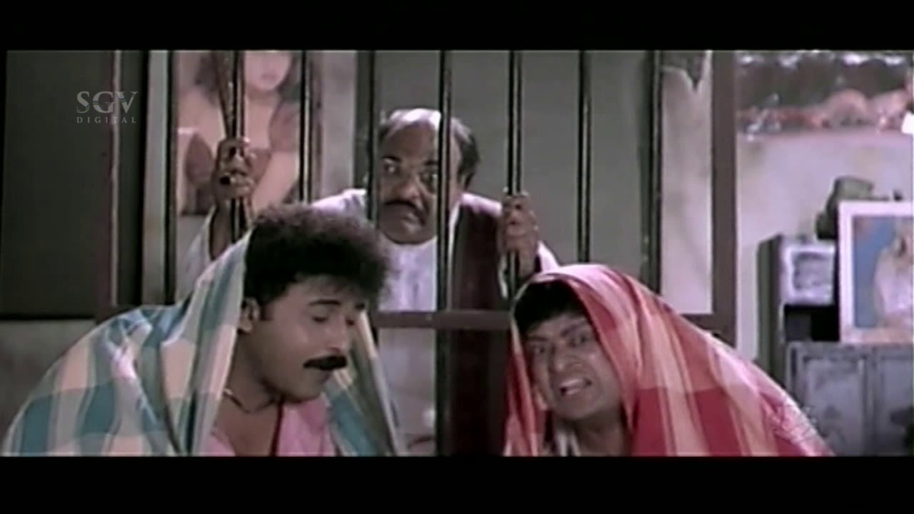 Kannada Comedy Scenes - Mandya Ramesh runs away from owner comedy | Kanasugara Kannada Movie