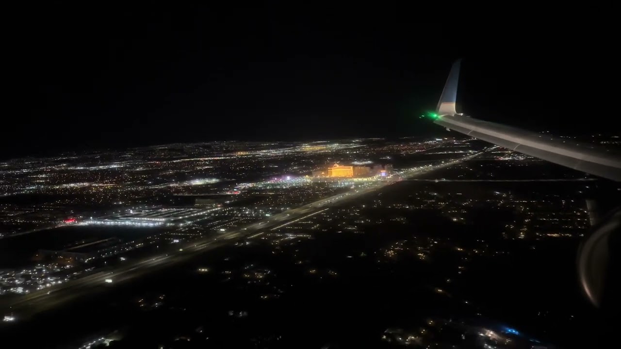 United 737-900ER Landing in Las Vegas (LAS)