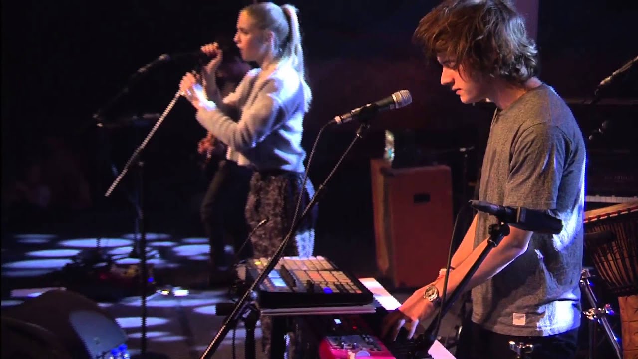 London Grammar - Strong (live bij Q)