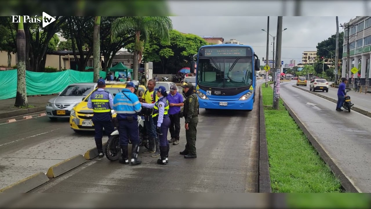 Caleños que transitan por el carril del MÍO, sorprendidos por las autoridades