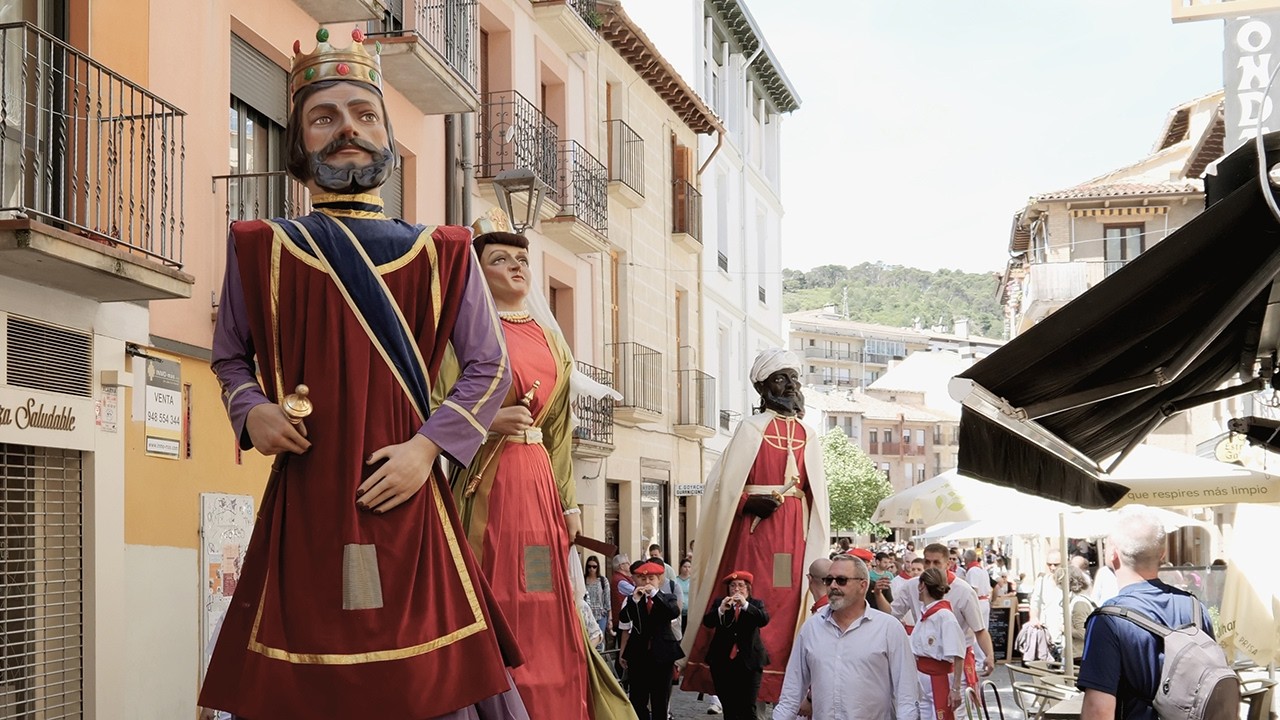 Comparsa de Gigantes y Cabezudos de ESTELLA - LIZARRA. Fiestas de la Juventud