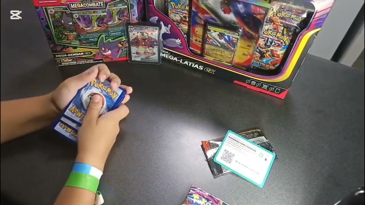 Abriendo sobres de Pokémon 