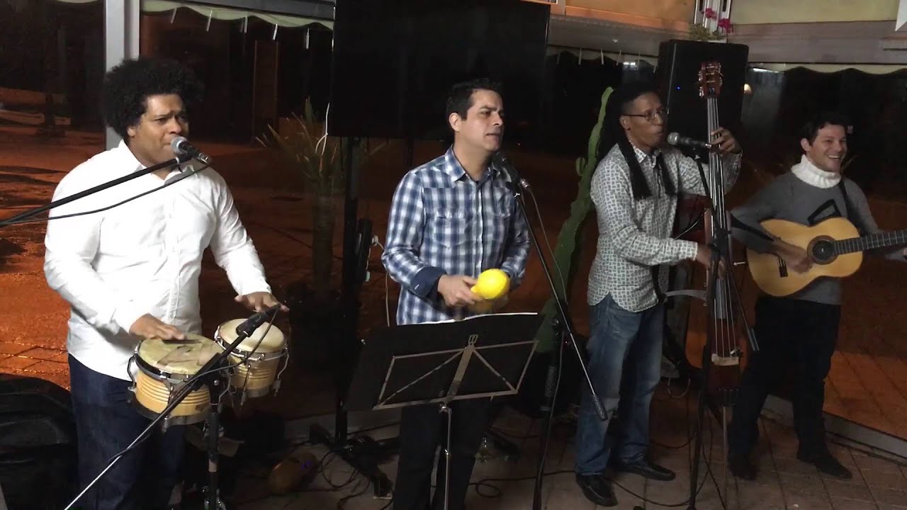 SON POR TRES - Alegre petición