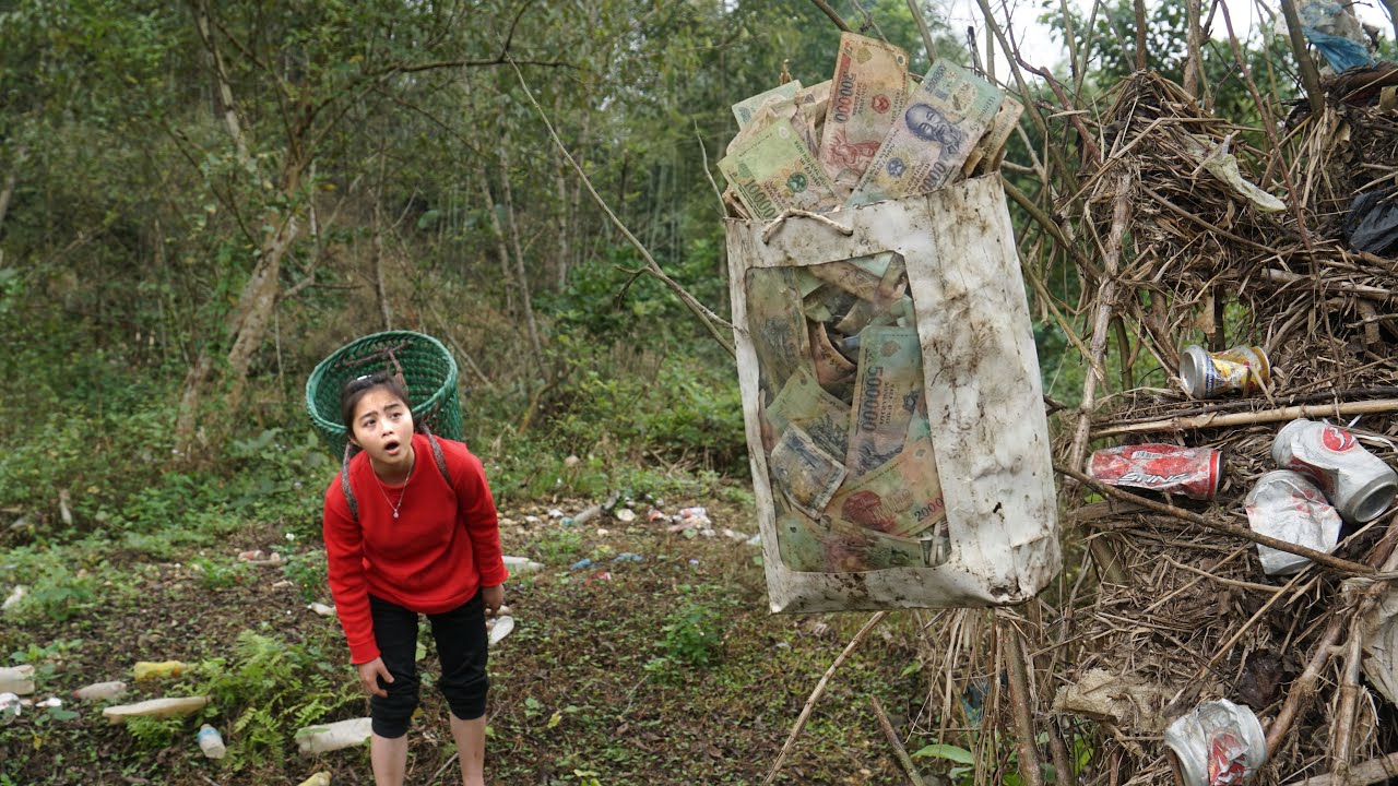 A Hidden Bag Full of Cash Was Found by a Poor Girl Collecting Scrap