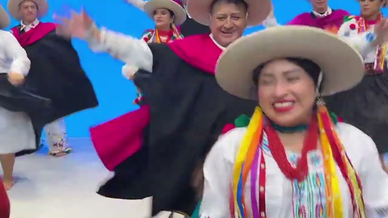 ❤️ Orgullo ecuatoriano en FITUR Madrid: danzas tradicionales que brillan