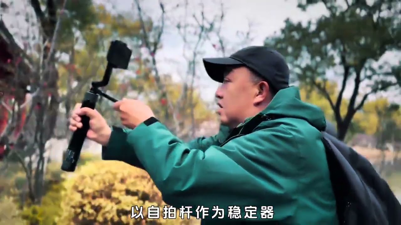 自拍杆的六种运镜技巧 熟练运用自拍杆·六个步骤拍出古风长廊的电影感短片#拍摄技巧 #手机运镜 #手机摄影 #拍出电影感 #自拍杆 抖音来客官方助推官