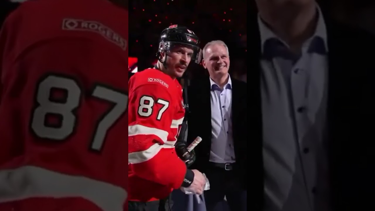 CROSBY" chants at Bell Centre as Sid is named Player of the Game 