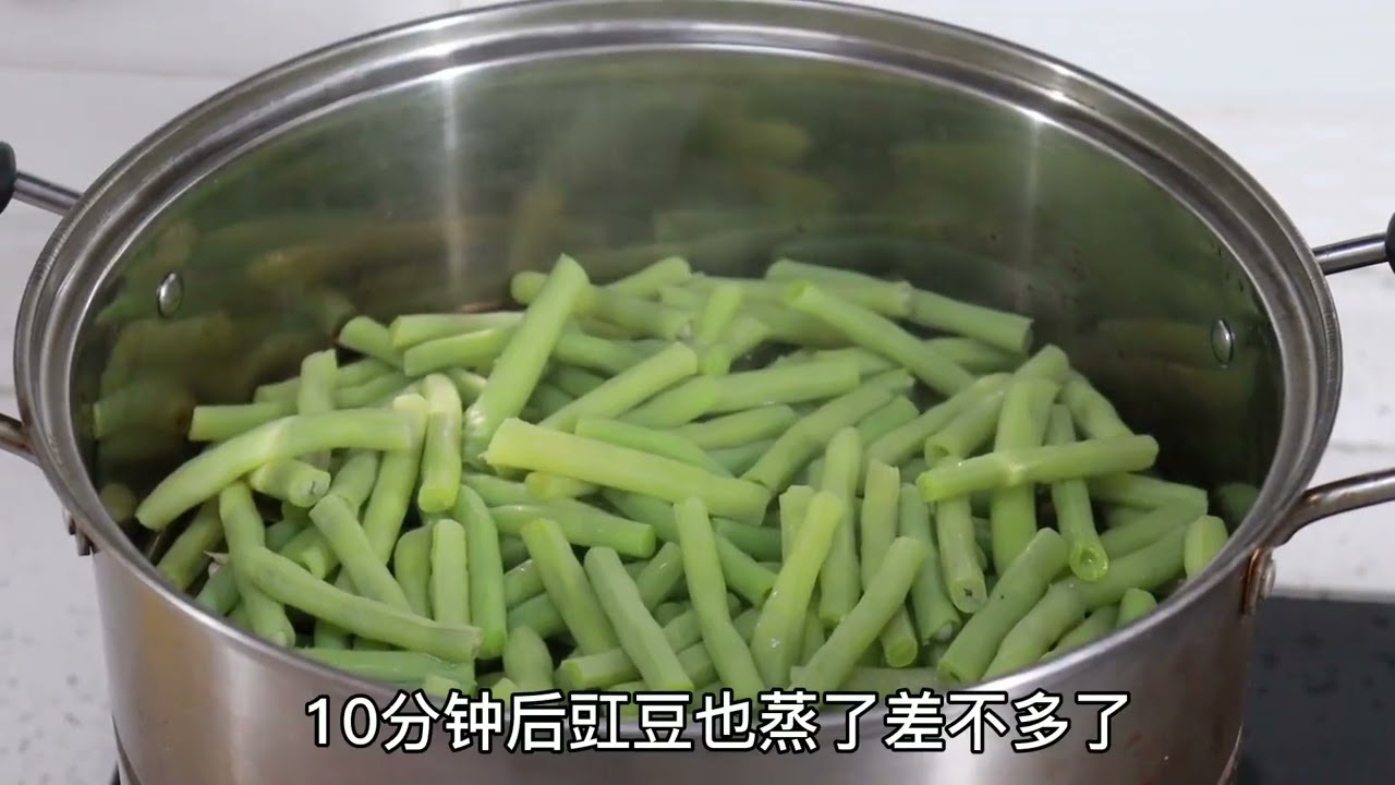 天热就吃这道农家菜，茄子豇豆上锅一蒸，端上桌比大鱼大肉还抢手 #美食 #茄子 #豇豆 #四川 #农家菜 #下饭