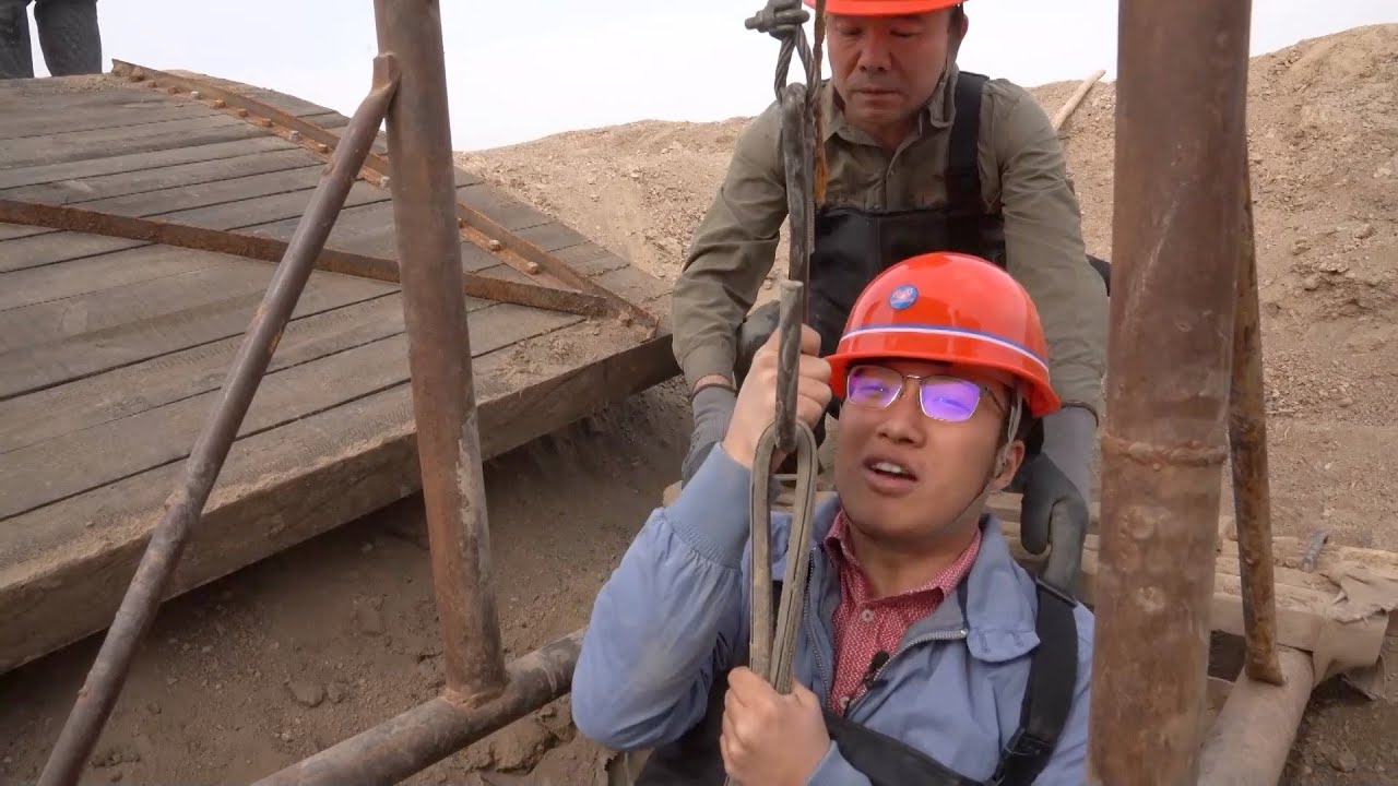GLOBALink | Exploring Karez wells Ep. 2: Dredging in 30-m-deep underground channel