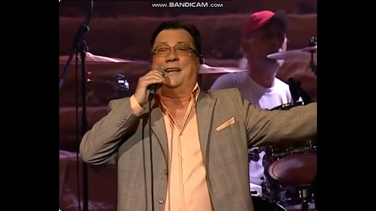 Halid Beslic - Prvi Poljubac - (Live) - (Arena Zagreb 2009)