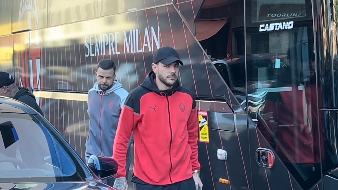 MILAN-ROMA, i giocatori rossoneri in ritiro: con i TIFOSI si fermano solo… 👀🔴⚫️