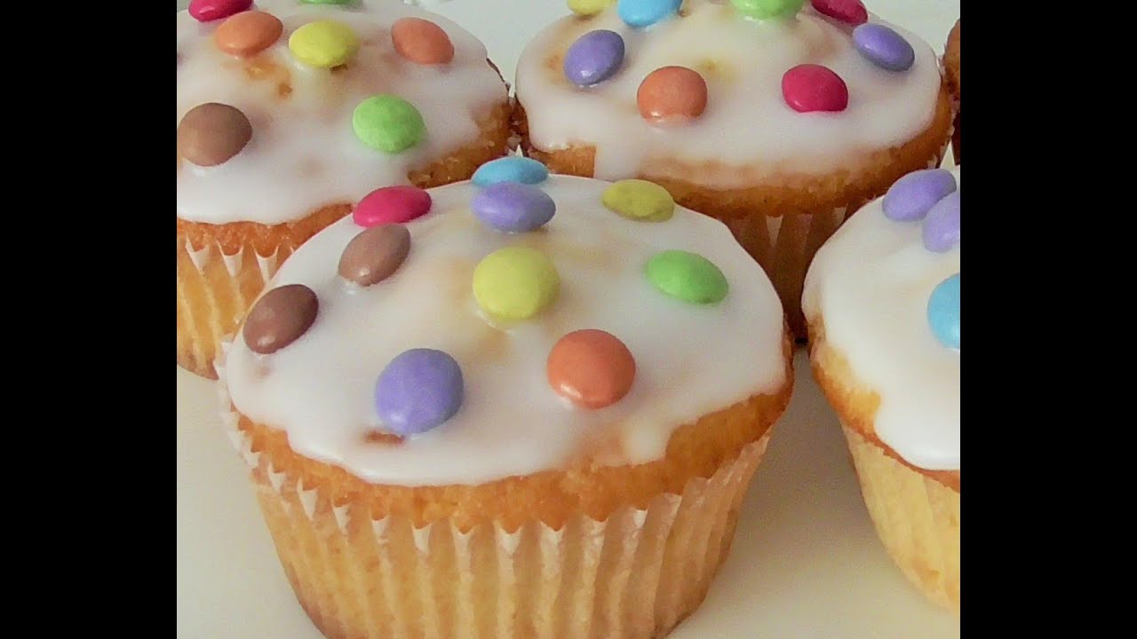 leckere Vanilie  Cupcakes mit Smarties