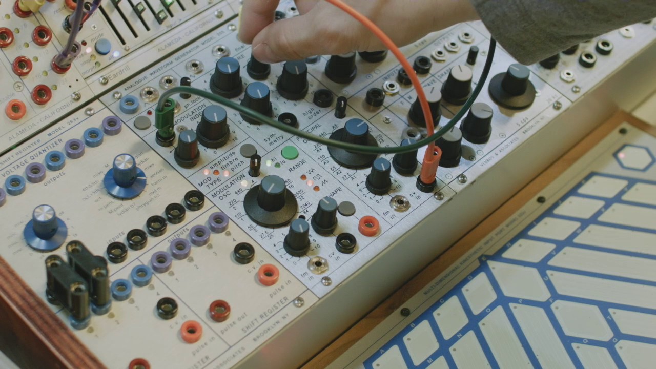 Buchla 25S complex oscillator demo (made by Roman Fillipov)
