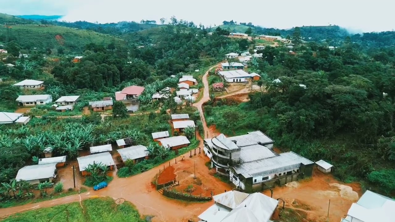 DRONE CAMEROUN VILLAGE BATCHA DANS LES HAUT PLATEAU