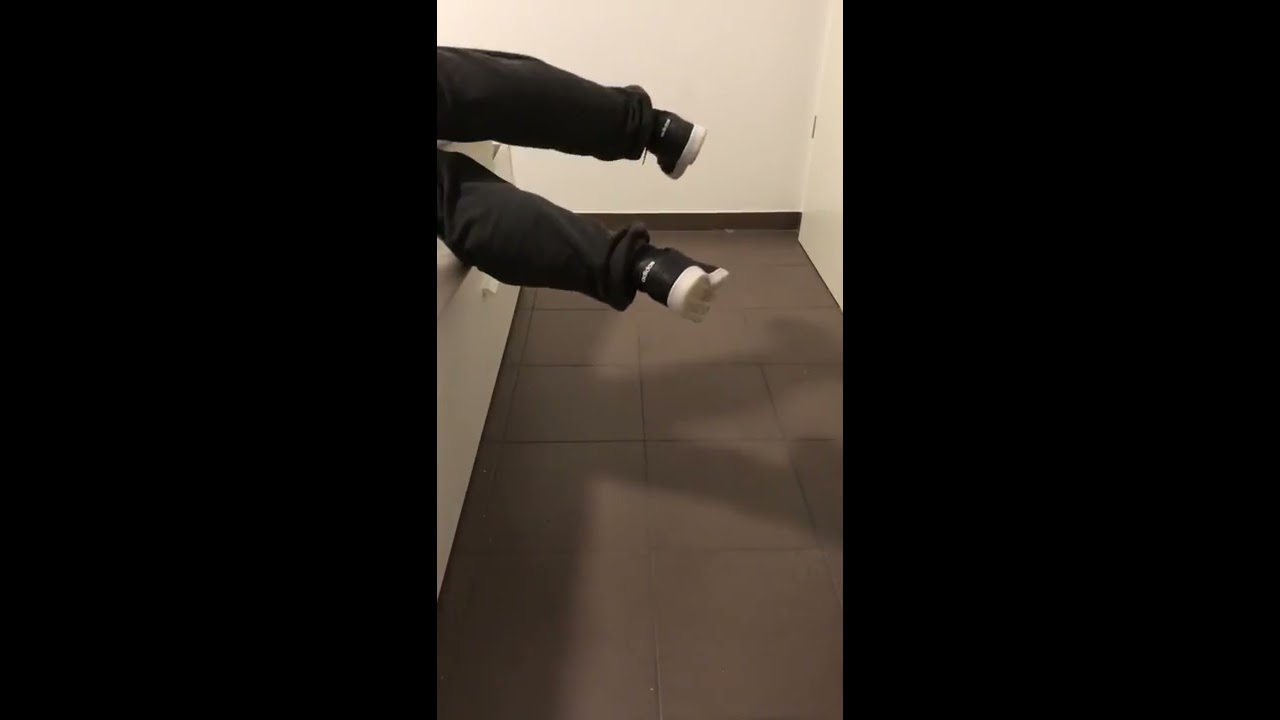 Adidas shoeplay in my new appartment - Read describtion