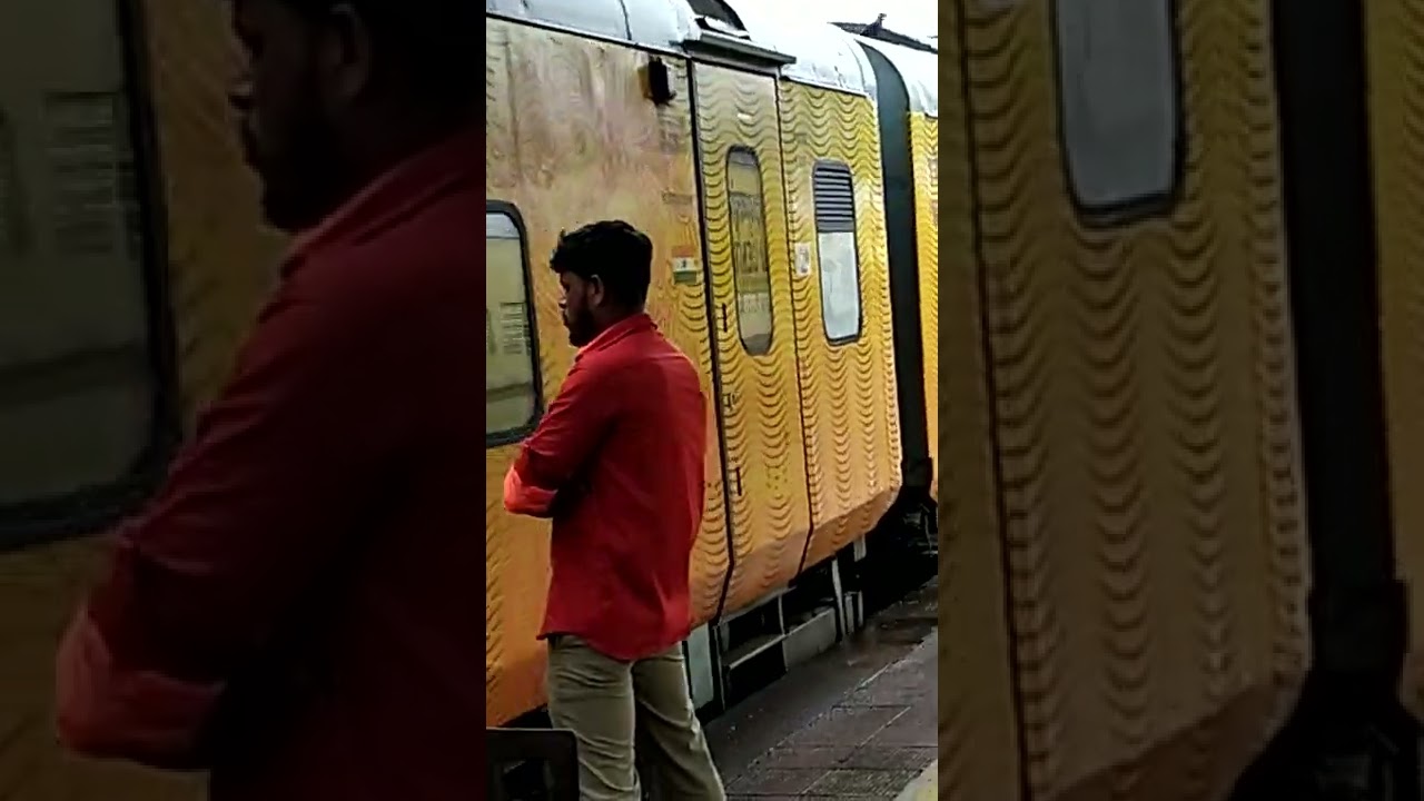 12952 morning arrival @IndianTrainMan