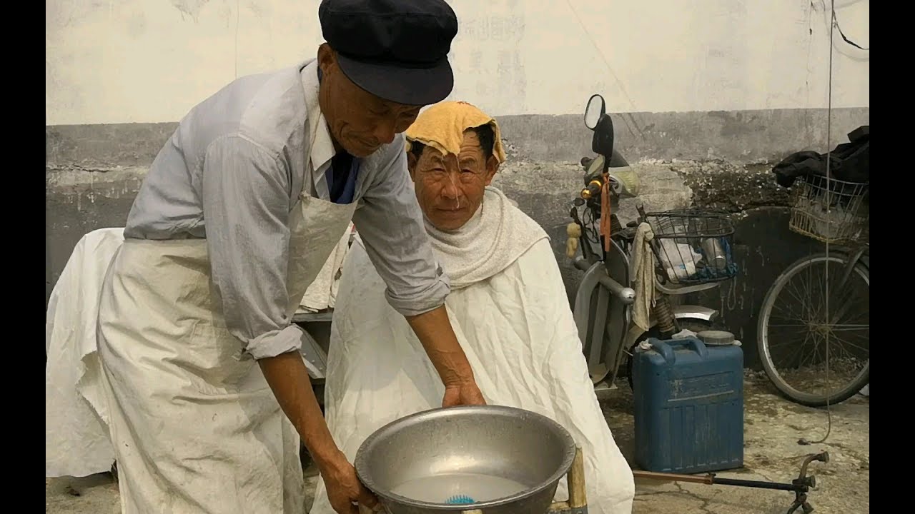 【剃头匠】一把刀片全脸极度舒适 正在消失的农村老手艺