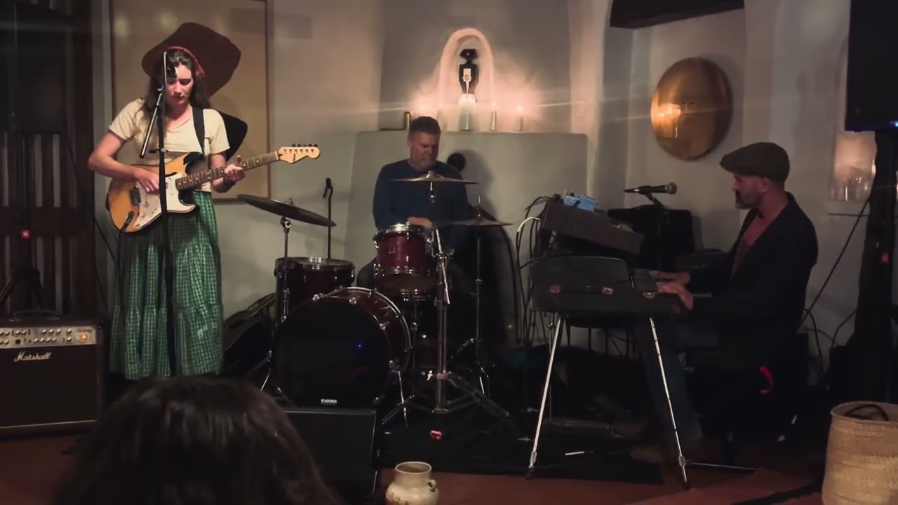 Wrong Places - Carson & Her Uncles live @ La Reina 