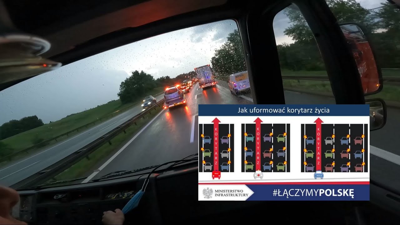 Samochód uderzył w barierki ! #korytarzżycia  OSP ALARMOWO