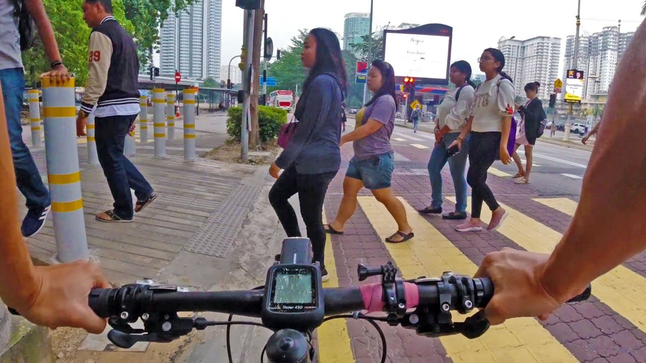 Why I Don't Drive In The City? Bicycle Commuting Home From Work