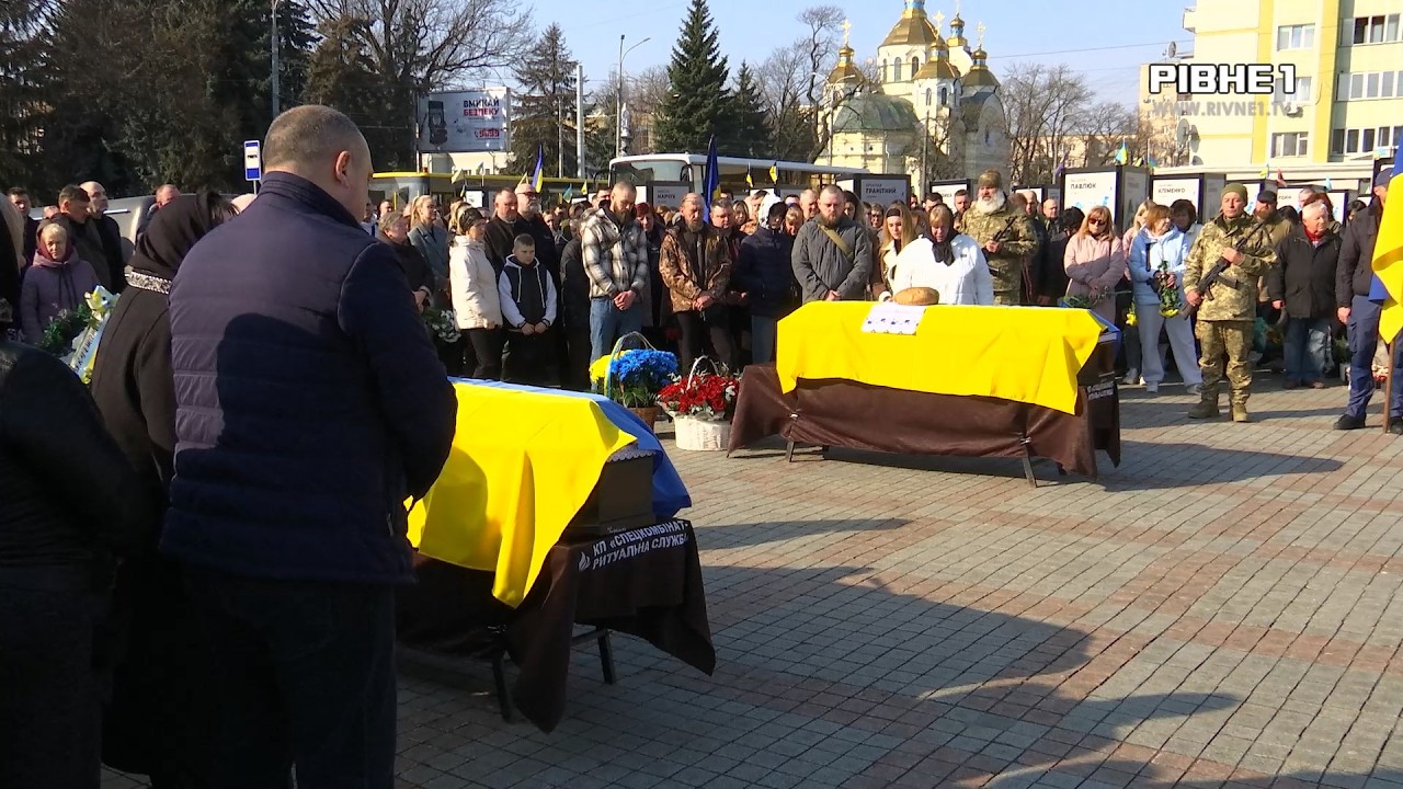 Два Героя навіки в строю: У Рівному попрощалися з полеглими військовими
