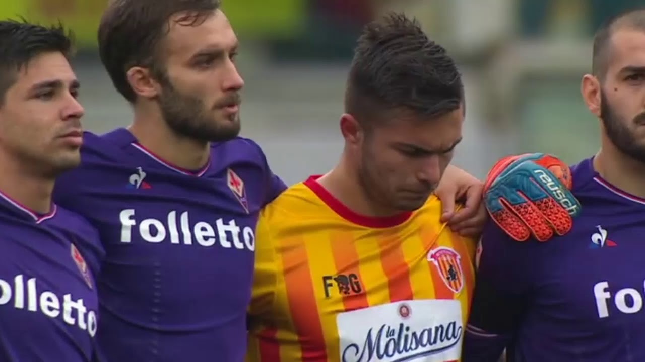 Il minuto di silenzio da brividi prima di Fiorentina-Benevento #ciaodavide