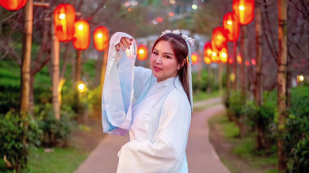 ၵႂၢမ်းတႆးလိုဝ်ႉ ၼၢင်းမူၺ်သႂ် (ၵွင်းထႃႇ)  |  กองถ้า - นางหมวยใส