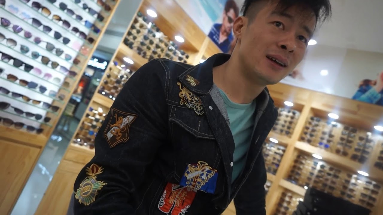 Shanghai Designer Glasses Market | Prescription Glasses