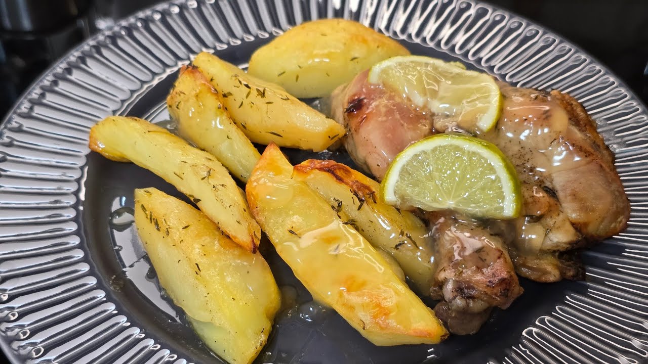 Chicken lemonade with potatoes - Κοτόπουλο λεμονάτο με πατάτες 