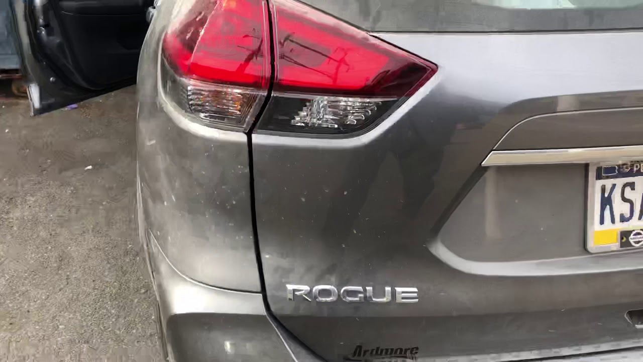 Демонтаж подушки безопасности водителя в Nissan Rogue 2018 года
