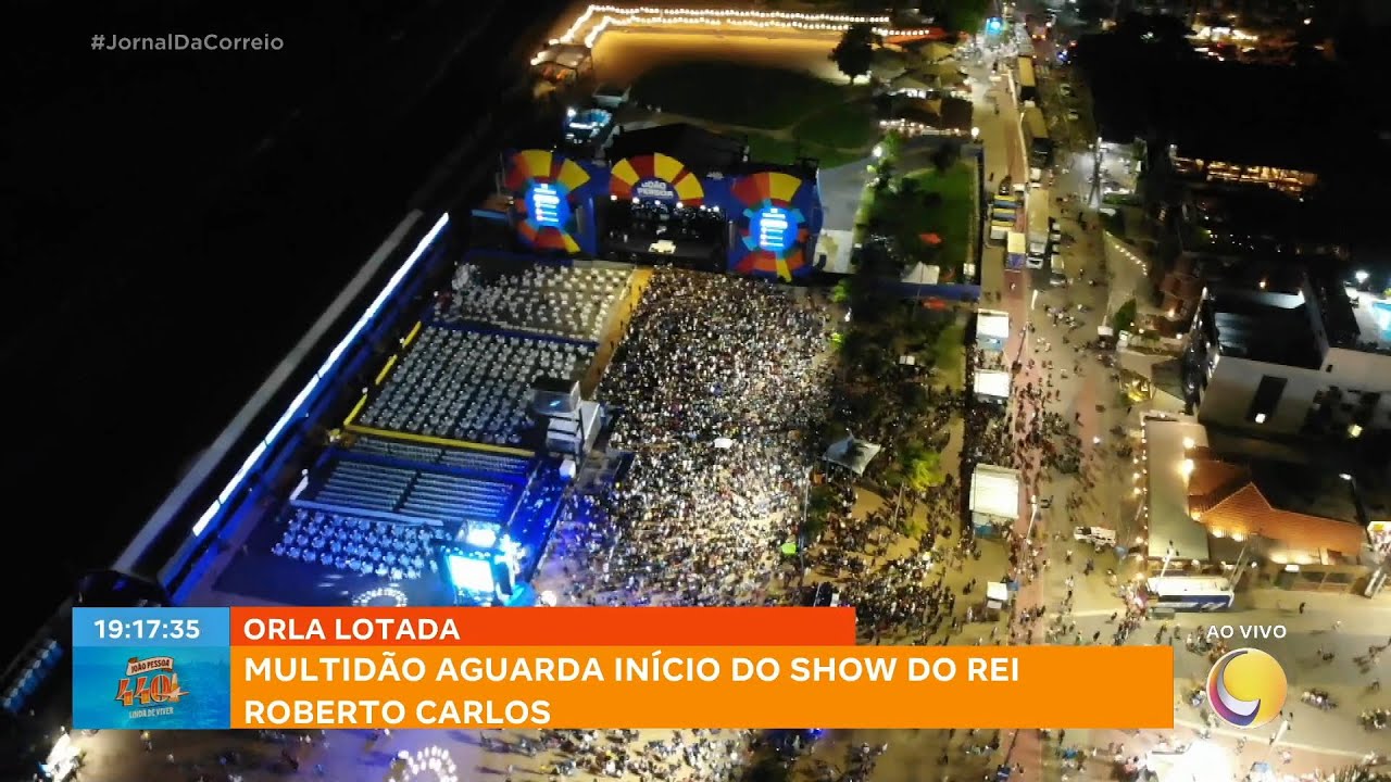 Multidão aguarda início do show do rei Roberto Carlos no aniversário da capital João Pessoa
