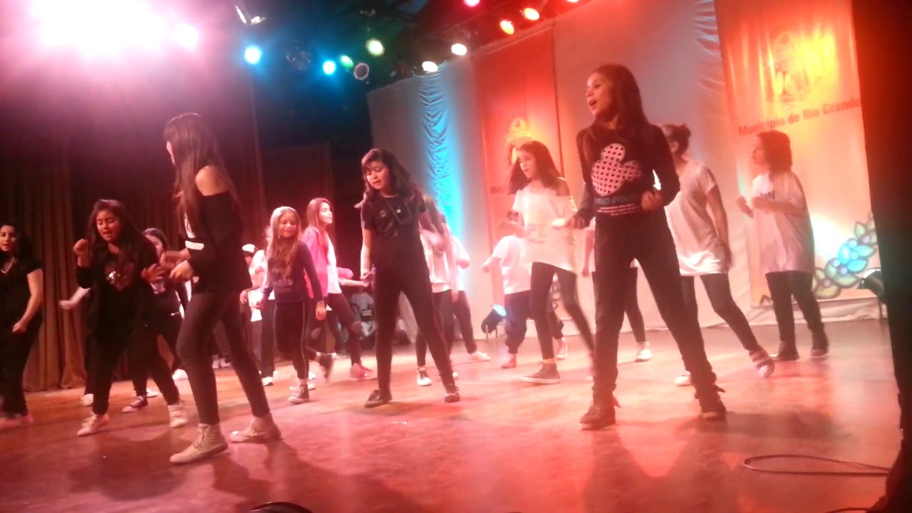 Baila el Taller de Hip Hop del profesor Rodrigo Codina