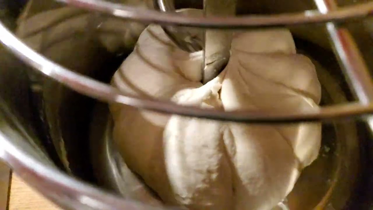 Pizza Napoletana / Wie mache ich einen Neapolitanischen Pizza Teig? 70% Hydration Rezept Erkl&auml;rung