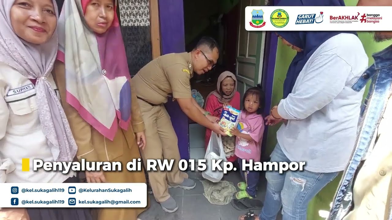 Penyaluran Bantuan Pemberdayaan dari Dana Kelurahan bersama Lurah Sukagalih