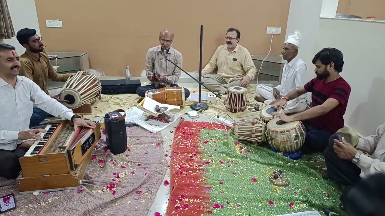 ખાતિર કરલે નઈ ગુજરીયા રસિયા ઠાડો તેરે ધ્વાર||pushtimarg Haveeli Sangit Kertan hori rasiya||