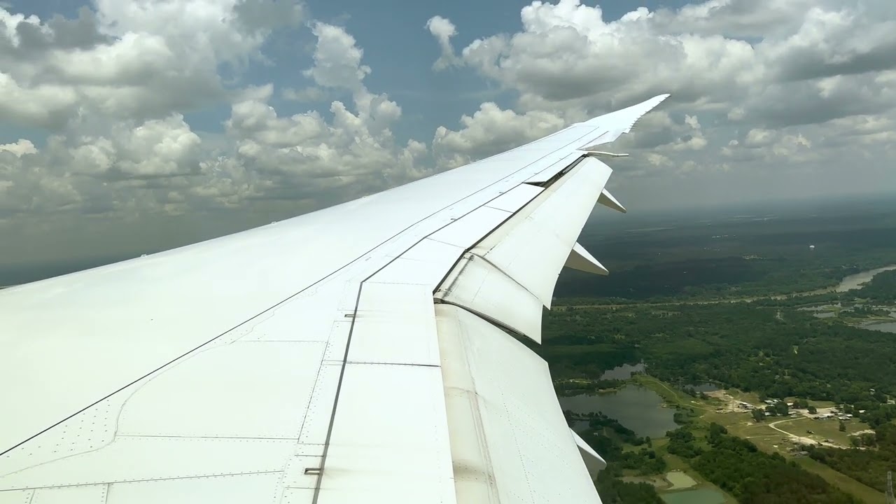Boeing 787-9 N13954 Landing in Houston