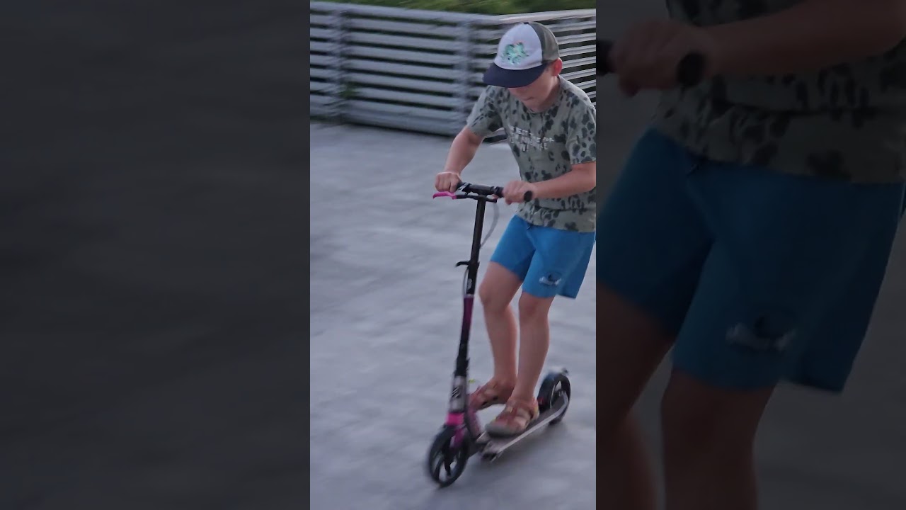 Skeli shakes his scooter like a polaroid picture #scooter #summer #ride