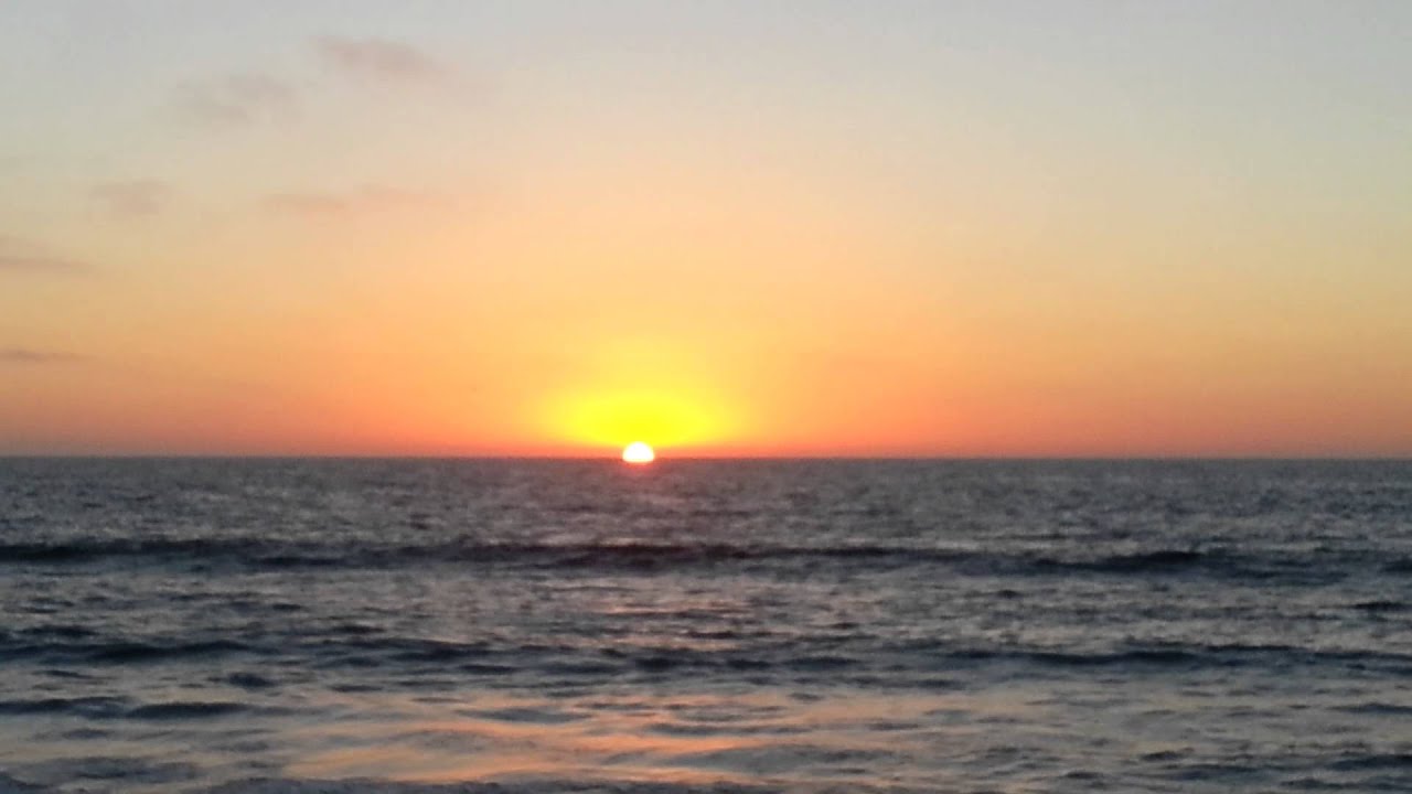 Sun setting in the ocean