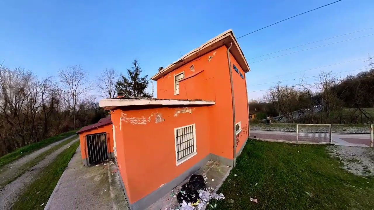 Prima esplorazione stazione abbandonata (Stazione Galliate parco del Ticino.)