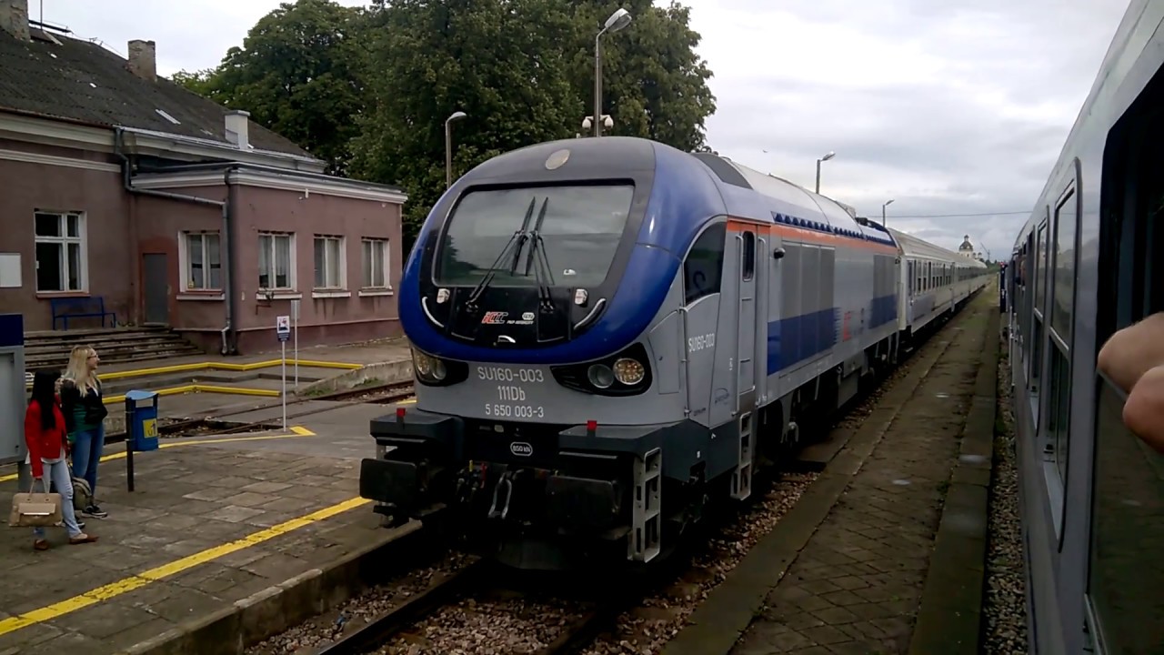 Mijanka dwóch TLK w Parczewie - SU160-003