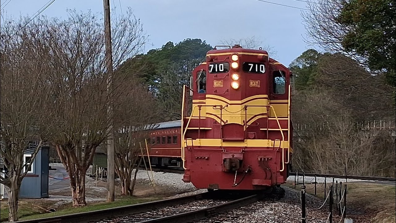 NC&STL 710 leads Excursion train 