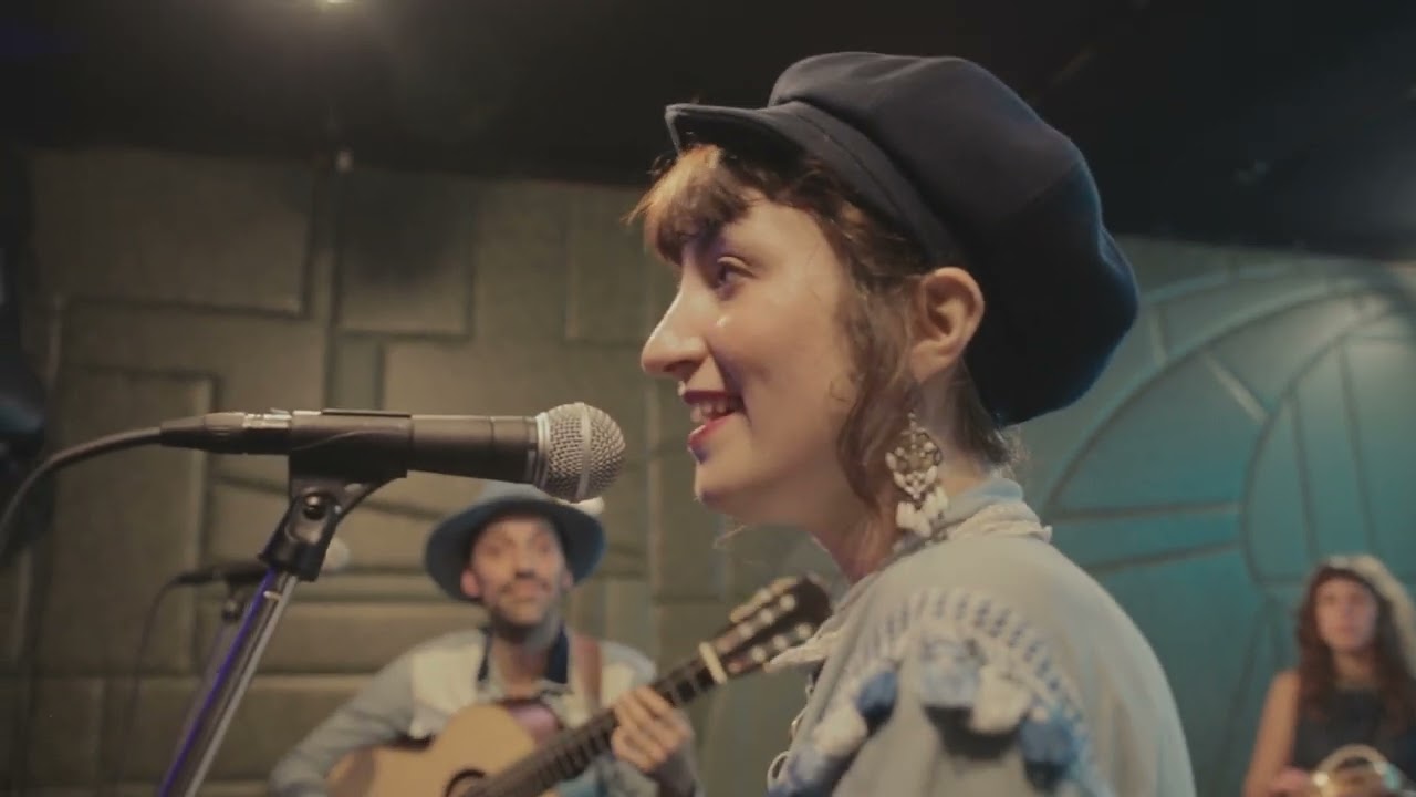 A Panda do Sol - Près de toi (Loulou Boislaville)  |  Live at B.O.T.A