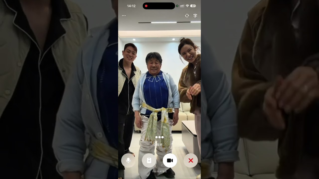 I m dying of laughter Cui Grandma Cui. You can tell she s a rich person from this outfit r