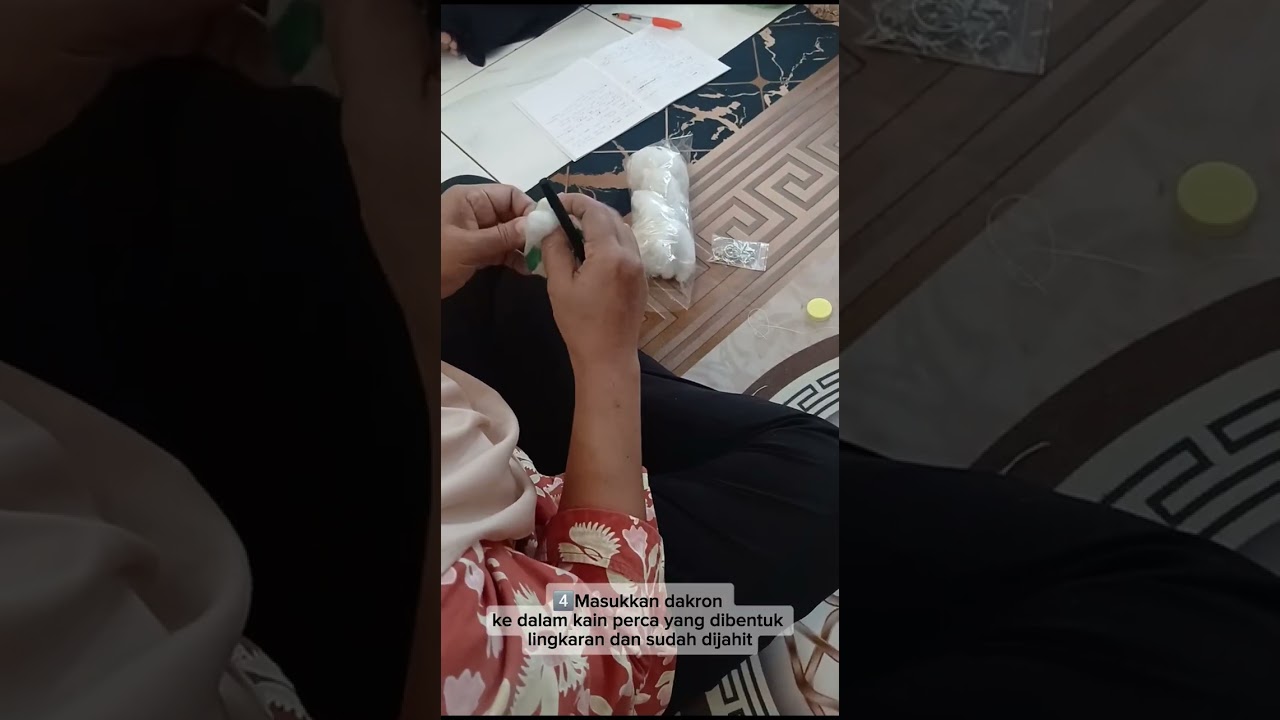 MEMBUAT GANTUNGAN KUNCI BERBENTUK DONAT - DWP KEC. KALIMANAH