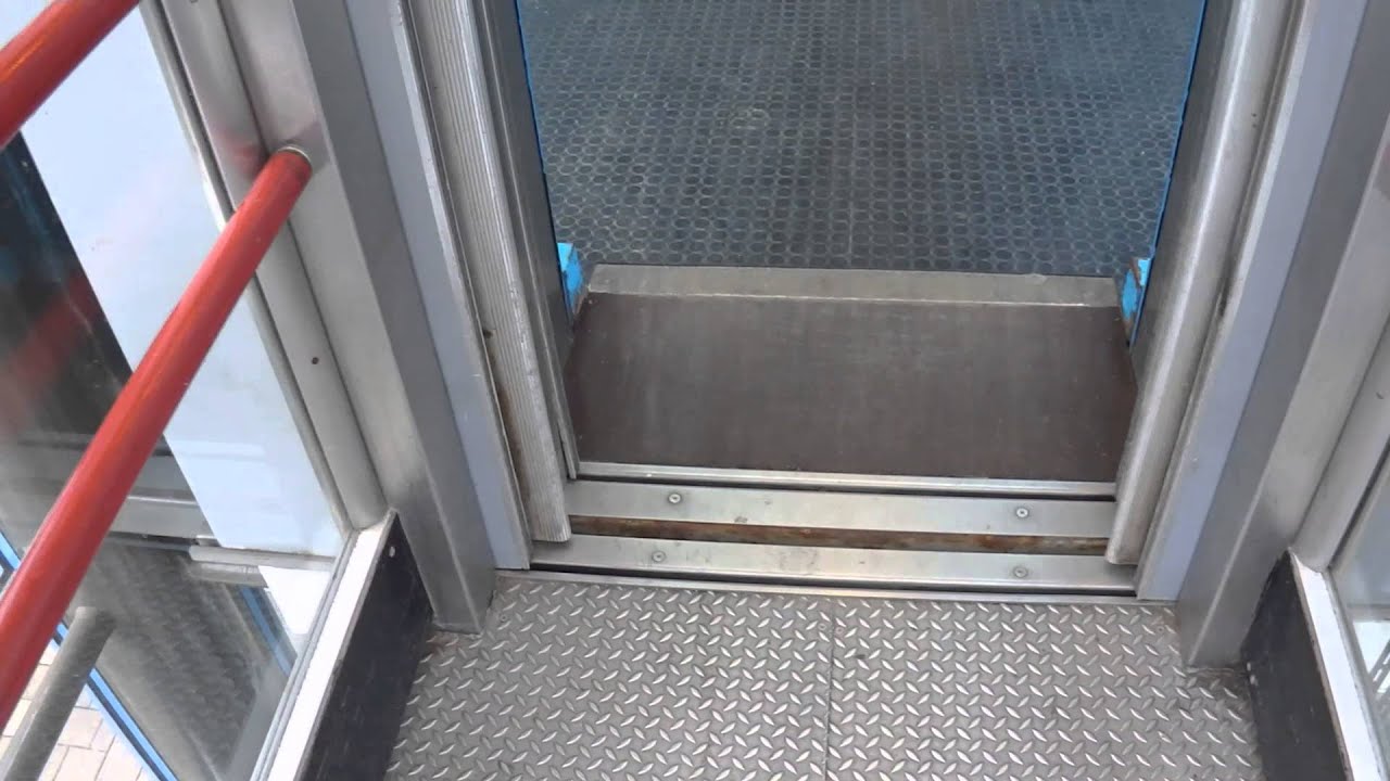A WDE elevator @ Railroad Station Amsterdam Sloterdijk, Platform 7 & 8