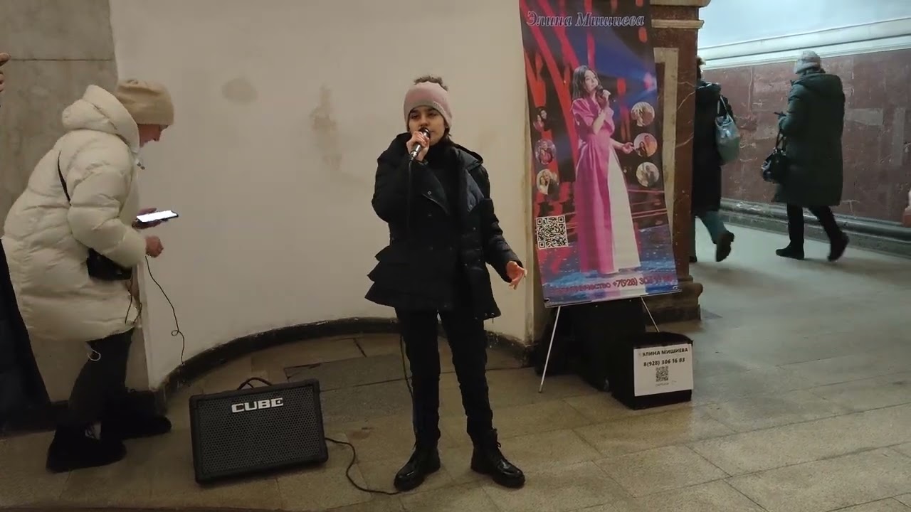 Мгновенье - Элина Мишиева исполняет в #метро Москвы свою лирическую авторскую песню 