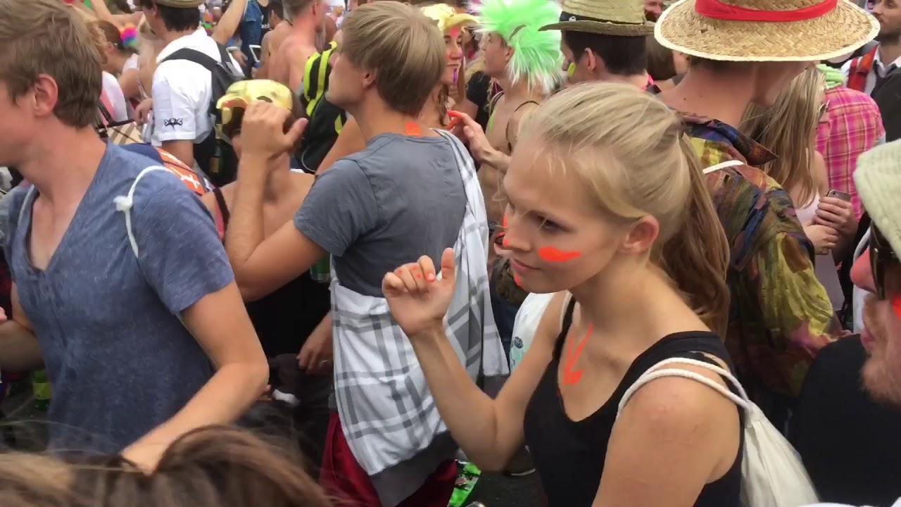 Streetparade 2017 - Die Highlights live aus der Menschenmenge